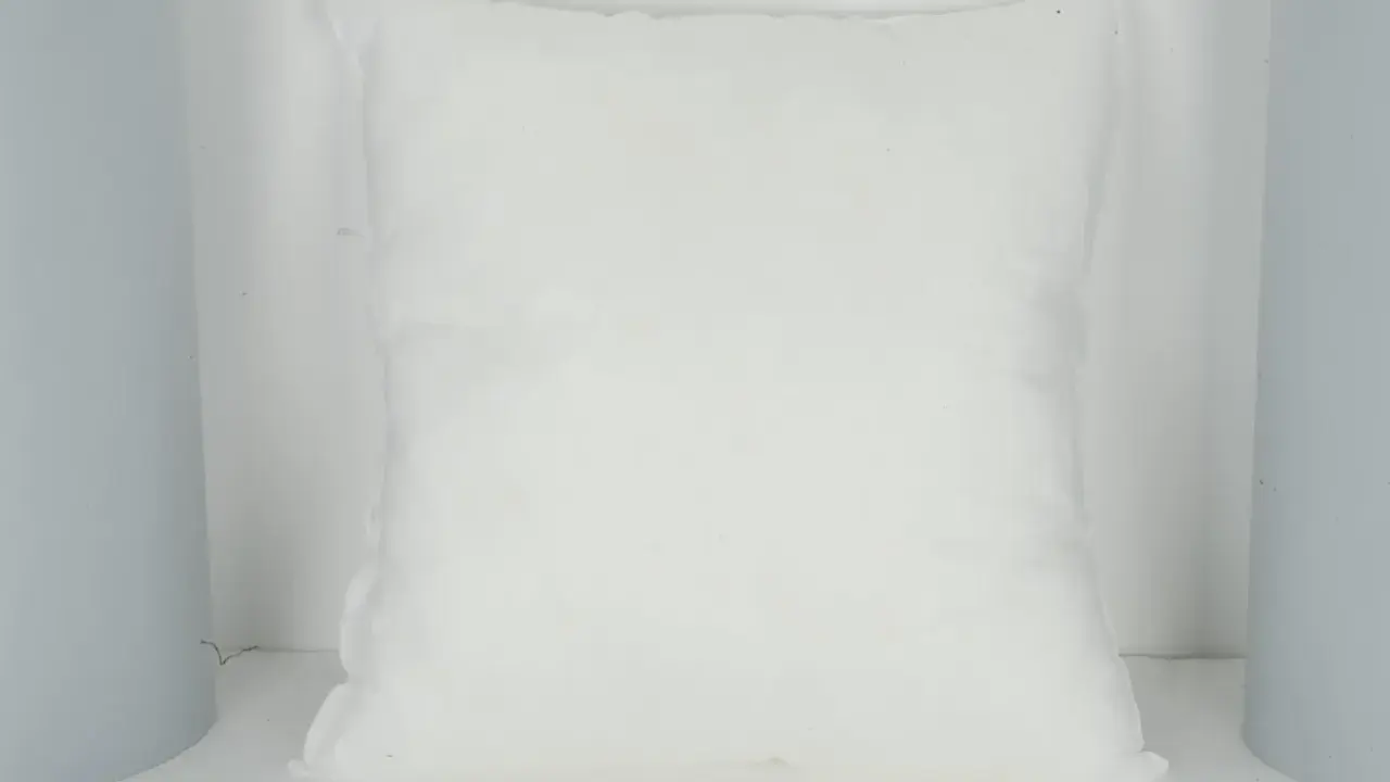 Relleno cojines 60x60, blanco y esponjoso, listo para dar forma a tu sofá.
