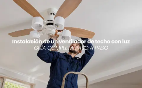 Hombre instalando un ventilador de techo con luz. Guía completa paso a paso para instalar tu ventilador.