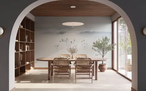 Comedor con mural de grullas, estantería de madera y mesa ovalada. Un espacio que evoca la armonía del feng shui.