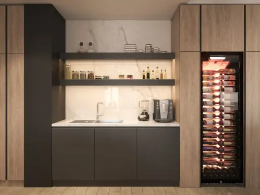 Un rincón de café en la cocina moderna, con cafetera, licuadora y una vinoteca repleta de botellas.