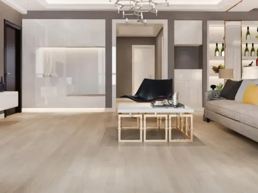 Suelos de madera clara, ideales para casas modernas. Un salón elegante con sofá, mesa de centro y estanterías.