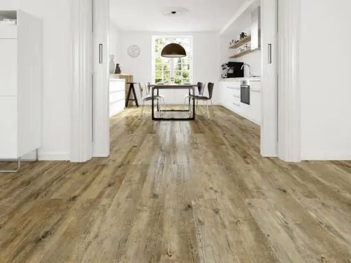Un suelo de madera rústica que invita a cambiar el suelo de tu casa. Cocina y comedor modernos con luz natural.