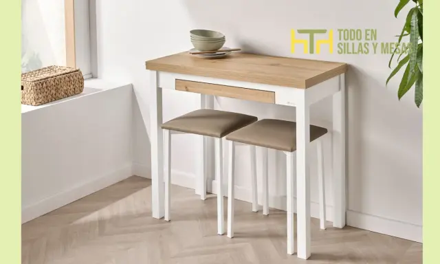 Elegantes mesas para cocinas pequeñas, con dos taburetes a juego. Perfectas para optimizar el espacio y disfrutar de comidas acogedoras.