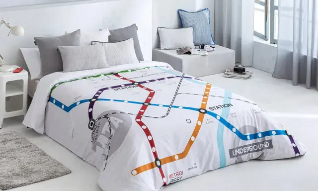 Funda nórdica 105 con estampado de mapa de metro, ideal para amantes de los viajes urbanos.