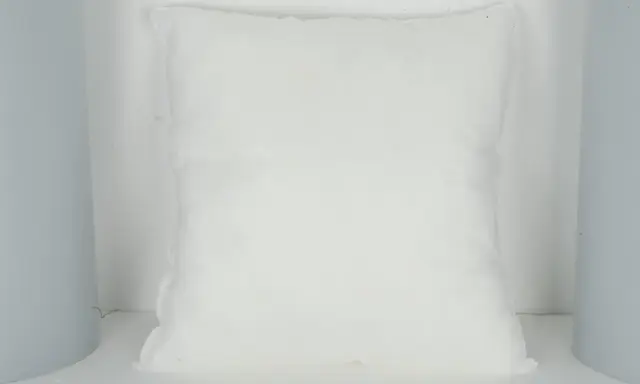 Relleno cojines 60x60, blanco y esponjoso, listo para dar forma a tu sofá.