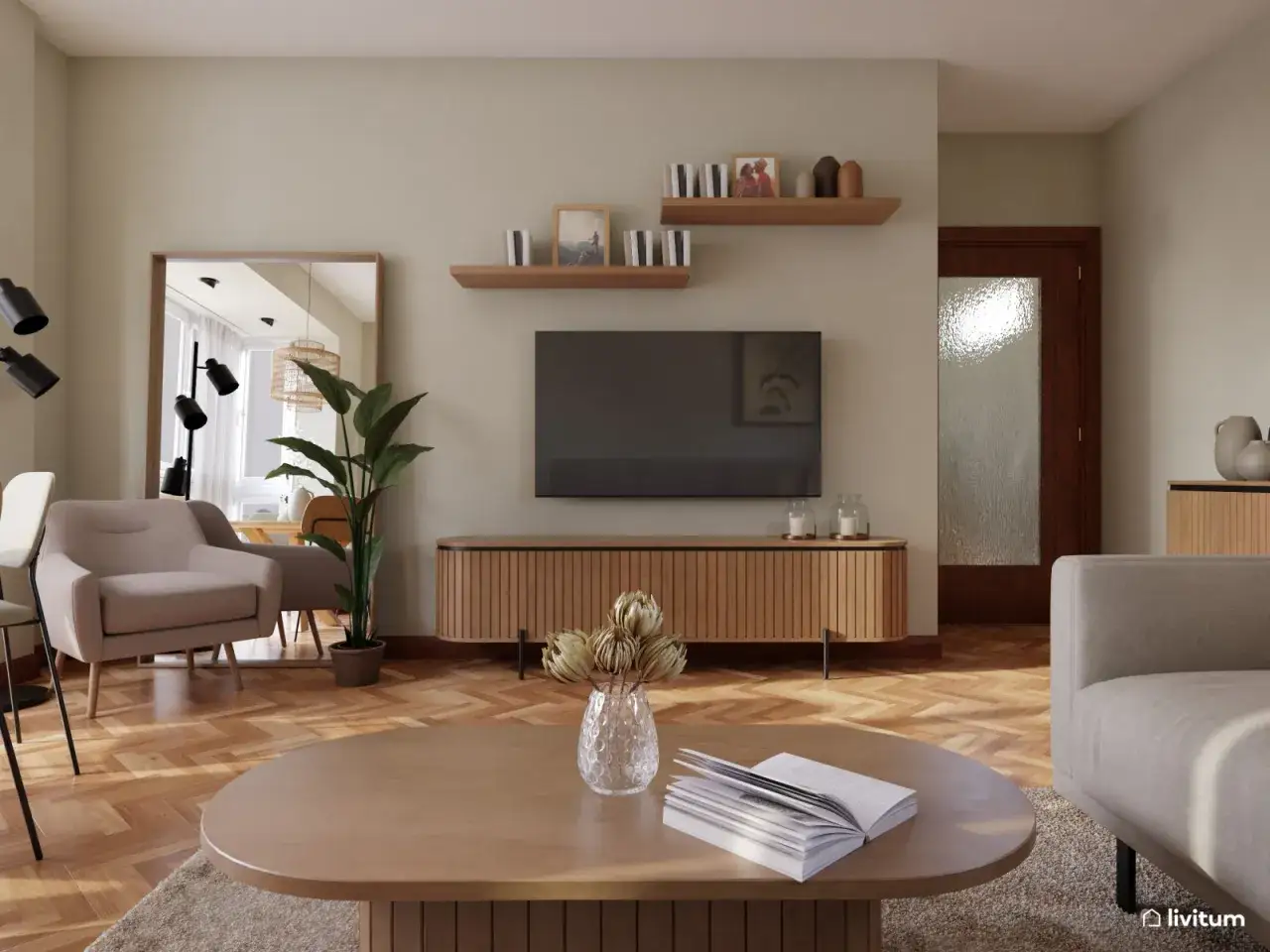 Acogedor sal&oacute;n con comedor peque&ntilde;o con encanto. Mueble de TV de madera, sof&aacute; gris, mesa de centro y espejo reflejando la luz.